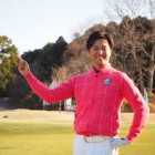足を開いて、肩を以下省略？　見て真似しろ？　初心者にはムリ。でも、気づいたらあと４日。